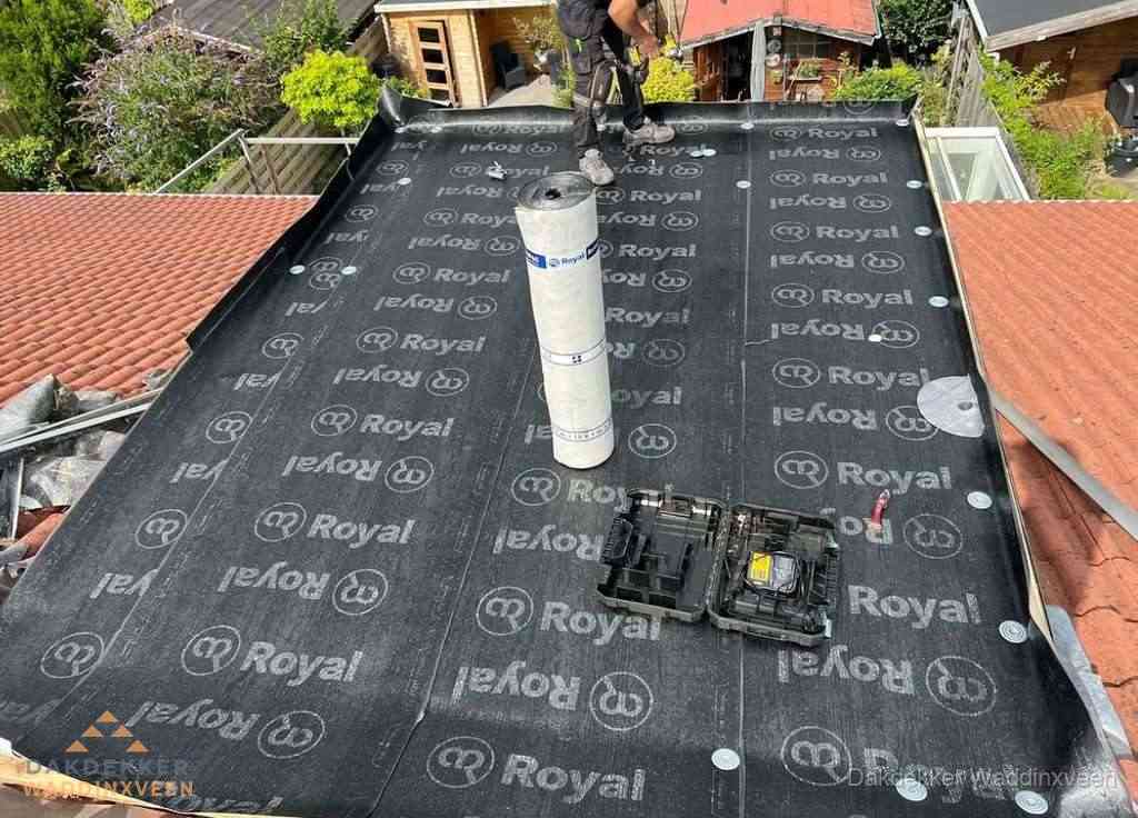 Dakrenovatie met Royal onderdak op plat dak in Waddinxveen
