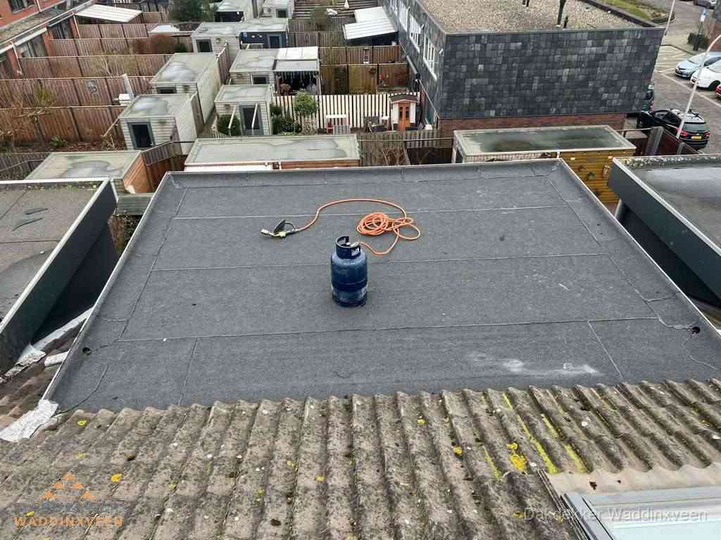 Dakreparatie plat dak met bitumen in Waddinxveen