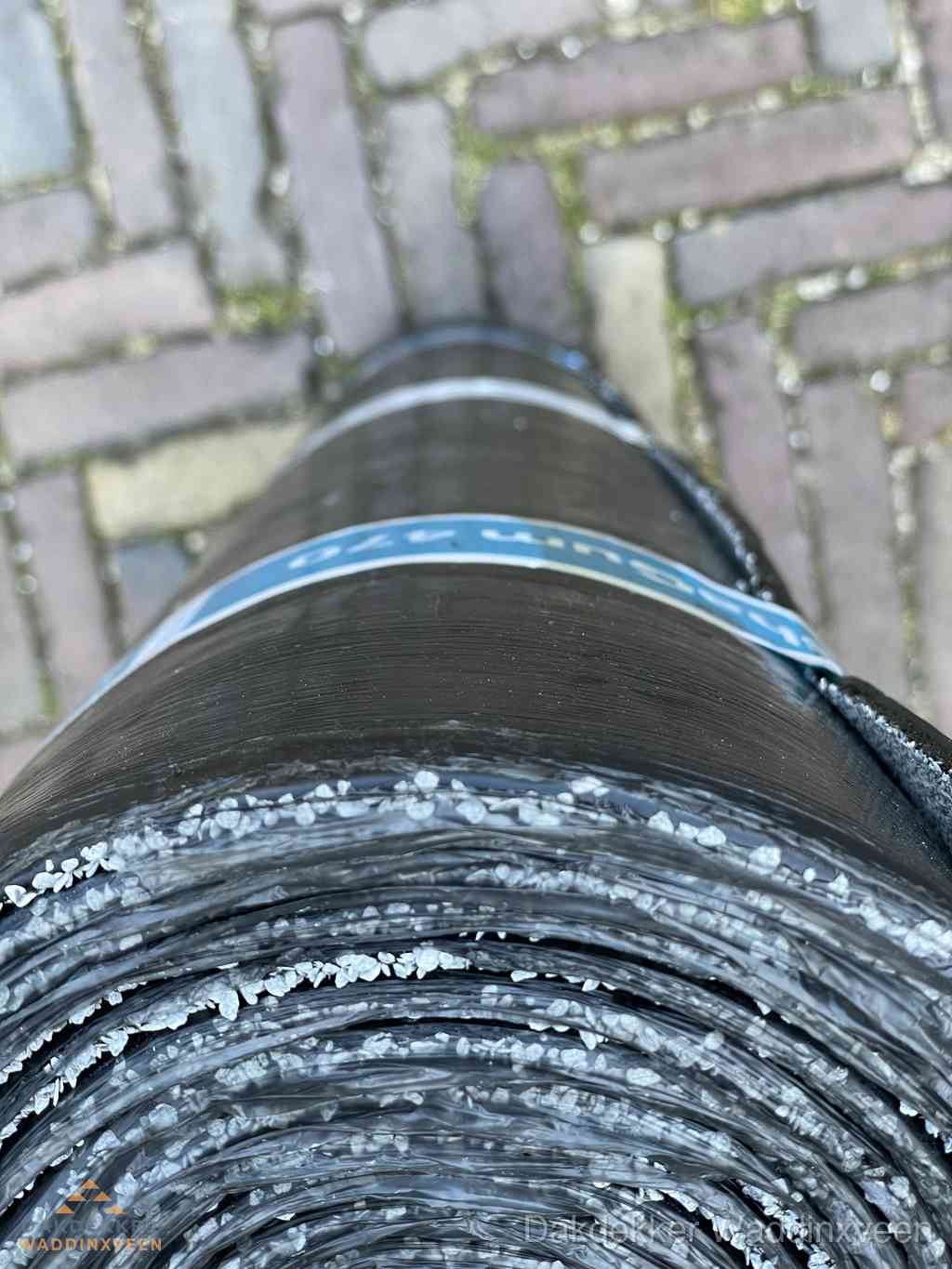 Rol bitumen dakleer met leislag voor plat dak in Waddinxveen